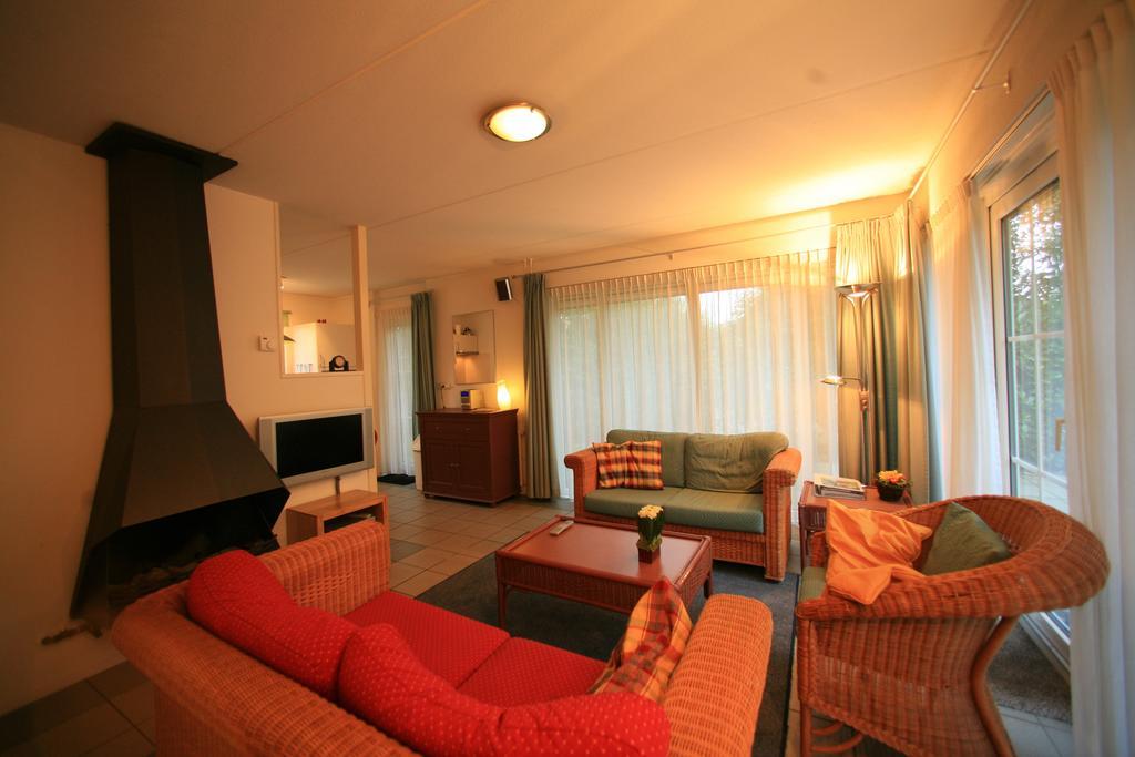 Buitenplaats It Wiid Hotel Oudega  Room photo